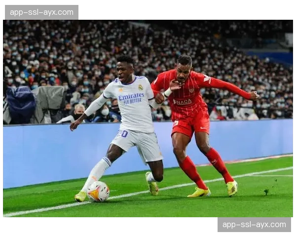 特写镜头：维尼修斯一次冲刺回追60米，破坏对手关键反击