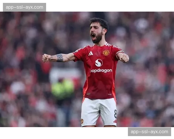 特写：老特拉福德，布鲁诺-费尔南德斯打入点球后沉默的庆祝