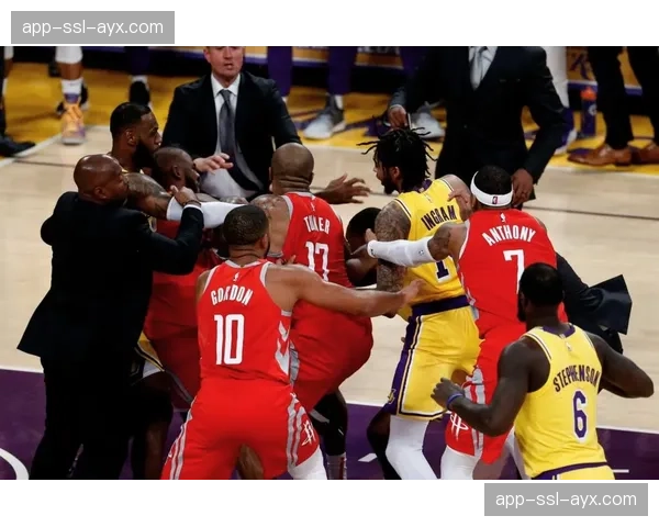 常规赛收官日：掘金湖人争第三，开拓者快船抢第八